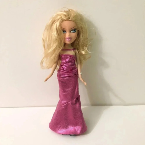 MGA Bratz Cloe Fashion Show Evening Wear  Doll Flaws TLC - Picture 1 of 16